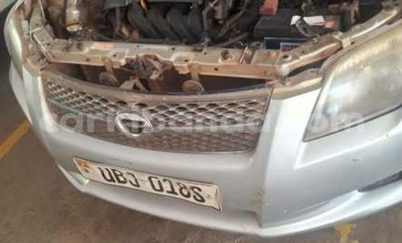 Gura Yakoze Toyota Fielder Other Imodoka i Kampala mu Uganda