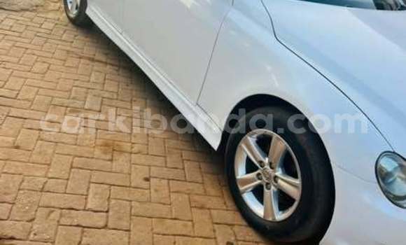 Acheter Occasion Voiture Toyota Mark X Blanc à Kampala, Ouganda