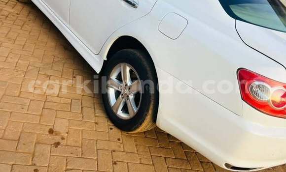 Gura Yakoze Toyota Mark X White Imodoka i Kampala mu Uganda Gura Yakoze Toyota Mark X White Imodoka i Kampala mu Uganda
