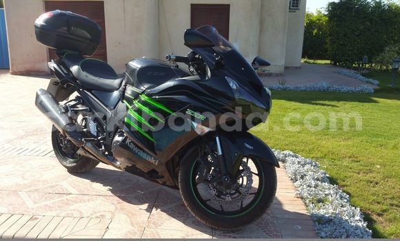 Gura Nshya Kawasaki ZR-X Blue Bike i Kampala mu Uganda Gura Nshya Kawasaki ZR-X Blue Bike i Kampala mu Uganda