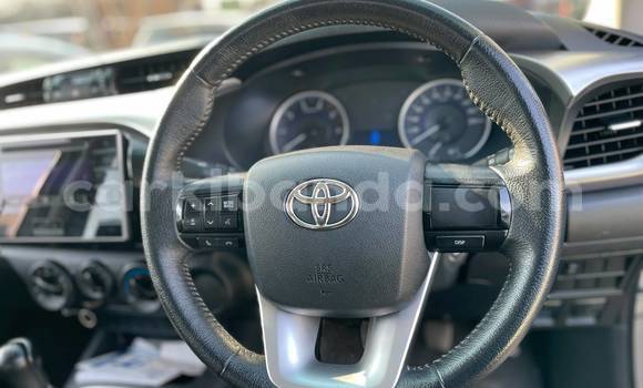 Acheter Occasion Voiture Toyota Hilux Gris à Kampala, Ouganda Acheter Occasion Voiture Toyota Hilux Gris à Kampala, Ouganda