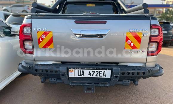 Acheter Occasion Voiture Toyota Hilux Gris à Kampala, Ouganda Acheter Occasion Voiture Toyota Hilux Gris à Kampala, Ouganda