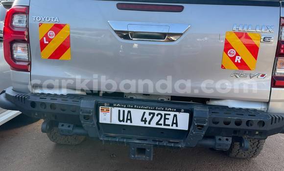 Acheter Occasion Voiture Toyota Hilux Gris à Kampala, Ouganda Acheter Occasion Voiture Toyota Hilux Gris à Kampala, Ouganda
