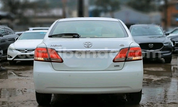 Acheter Occasion Voiture Toyota Premio Blanc à Kampala, Ouganda Acheter Occasion Voiture Toyota Premio Blanc à Kampala, Ouganda