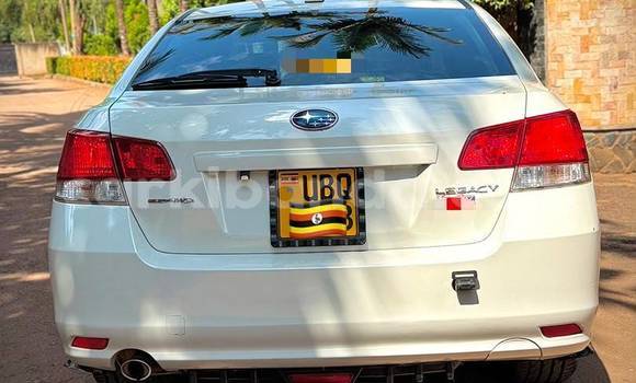 Gura Yakoze Subaru Legacy Silver Imodoka i Kampala mu Uganda Gura Yakoze Subaru Legacy Silver Imodoka i Kampala mu Uganda