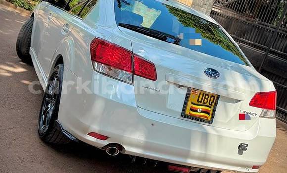 Gura Yakoze Subaru Legacy Silver Imodoka i Kampala mu Uganda Gura Yakoze Subaru Legacy Silver Imodoka i Kampala mu Uganda