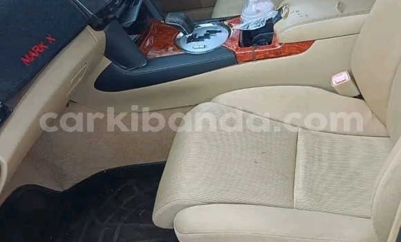 Gura Yakoze Toyota Mark X White Imodoka i Kampala mu Uganda Gura Yakoze Toyota Mark X White Imodoka i Kampala mu Uganda