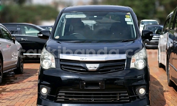 Nunua Ilio tumika Toyota Noah Nyeusi Gari ndani ya Kampala nchini Uganda Nunua Ilio tumika Toyota Noah Nyeusi Gari ndani ya Kampala nchini Uganda