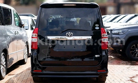 Nunua Ilio tumika Toyota Noah Nyeusi Gari ndani ya Kampala nchini Uganda Nunua Ilio tumika Toyota Noah Nyeusi Gari ndani ya Kampala nchini Uganda