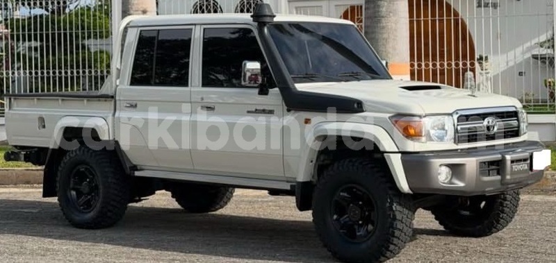 Big with watermark toyota land cruiser uganda kampala 26030