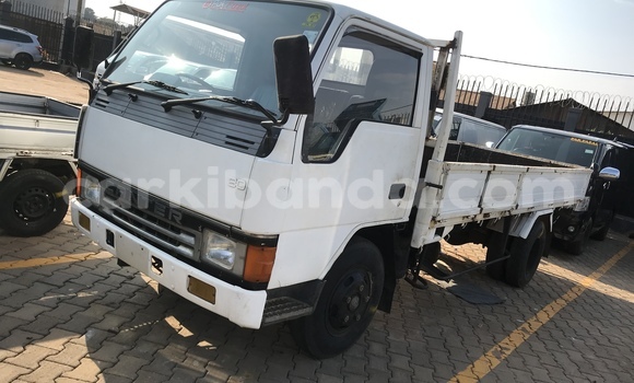 Nunua Imported Mitsubishi L400 Nyeupe Lori ndani ya Kampala nchini Uganda
