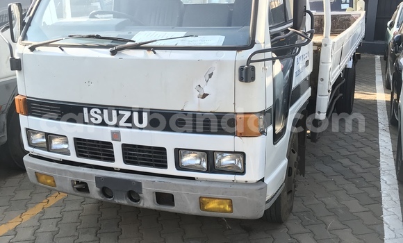 Buy Import Isuzu FTR 850 White Truck in Kampala in Uganda Buy Import Isuzu FTR 850 White Truck in Kampala in Uganda