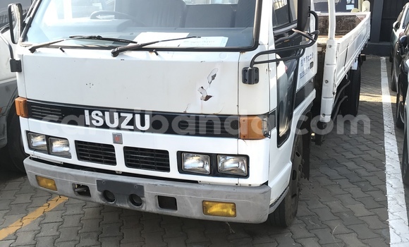 Buy Import Isuzu FTR 850 White Truck in Kampala in Uganda Buy Import Isuzu FTR 850 White Truck in Kampala in Uganda