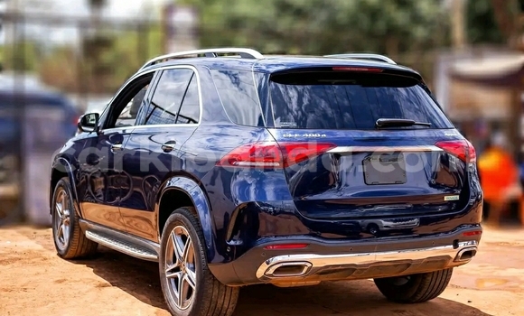 Gura Yakoze Mercedes‒Benz GLE Blue Imodoka i Kampala mu Uganda Gura Yakoze Mercedes‒Benz GLE Blue Imodoka i Kampala mu Uganda