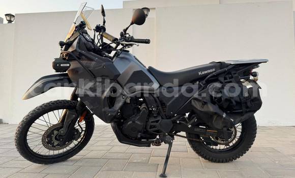 Acheter Occasion Moto Kawasaki KLR 650 Beige à Kampala, Ouganda Acheter Occasion Moto Kawasaki KLR 650 Beige à Kampala, Ouganda
