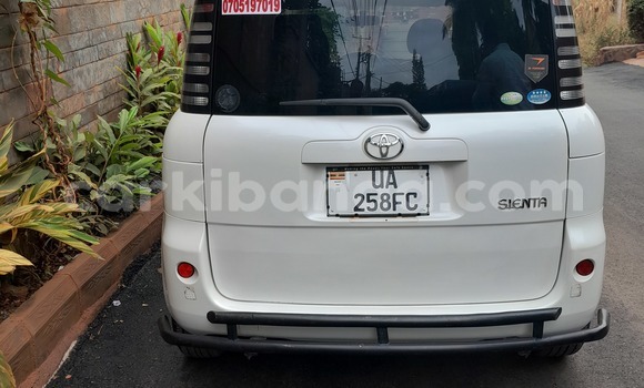 Acheter Occasion Voiture Toyota Sienta Blanc à Kalangala, Central Acheter Occasion Voiture Toyota Sienta Blanc à Kalangala, Central