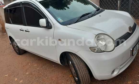 Acheter Occasion Voiture Toyota Sienta Blanc à Kalangala, Central Acheter Occasion Voiture Toyota Sienta Blanc à Kalangala, Central