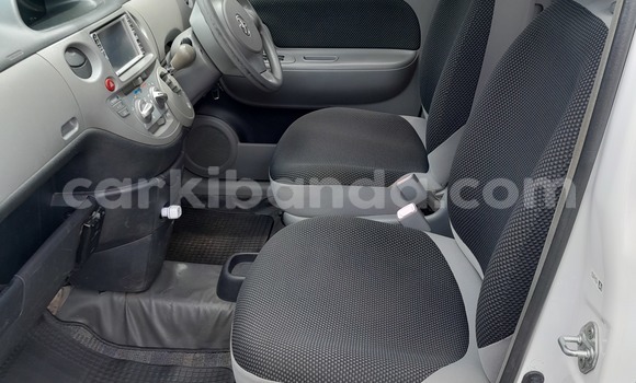 Acheter Occasion Voiture Toyota Sienta Blanc à Kalangala, Central Acheter Occasion Voiture Toyota Sienta Blanc à Kalangala, Central