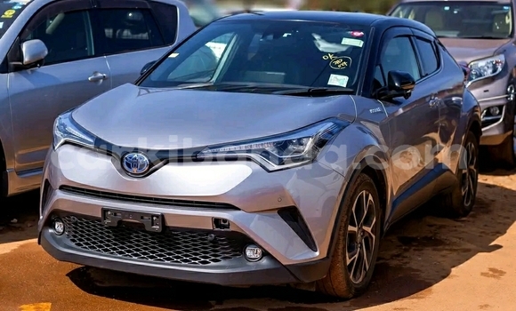 Gura Yakoze Toyota C-HR Silver Imodoka i Kampala mu Uganda Gura Yakoze Toyota C-HR Silver Imodoka i Kampala mu Uganda