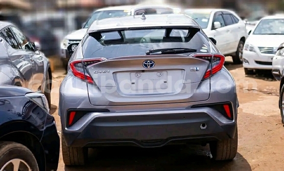 Gura Yakoze Toyota C-HR Silver Imodoka i Kampala mu Uganda Gura Yakoze Toyota C-HR Silver Imodoka i Kampala mu Uganda
