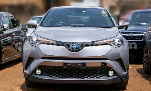 Gura Yakoze Toyota C-HR Silver Imodoka i Kampala mu Uganda Gura Yakoze Toyota C-HR Silver Imodoka i Kampala mu Uganda