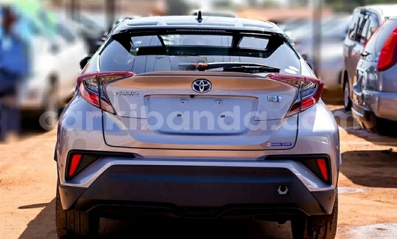 Gura Yakoze Toyota C-HR Silver Imodoka i Kampala mu Uganda Gura Yakoze Toyota C-HR Silver Imodoka i Kampala mu Uganda