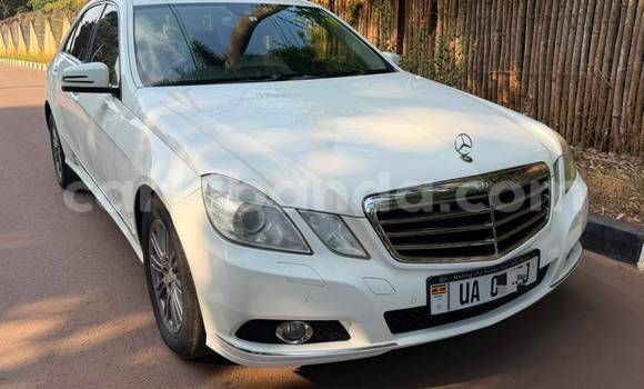 Gura Nshya Mercedes‒Benz E-klasse White Imodoka i Kampala mu Uganda Gura Nshya Mercedes‒Benz E-klasse White Imodoka i Kampala mu Uganda
