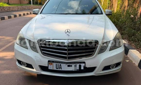 Gura Nshya Mercedes‒Benz E-klasse White Imodoka i Kampala mu Uganda Gura Nshya Mercedes‒Benz E-klasse White Imodoka i Kampala mu Uganda