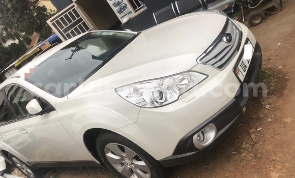 Gura Nshya Subaru Outback White Imodoka i Kampala mu Uganda Gura Nshya Subaru Outback White Imodoka i Kampala mu Uganda