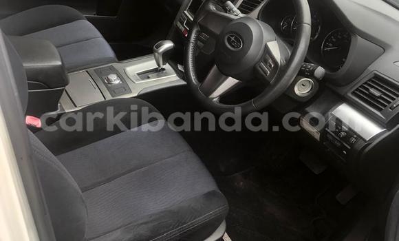 Gura Nshya Subaru Outback White Imodoka i Kampala mu Uganda Gura Nshya Subaru Outback White Imodoka i Kampala mu Uganda