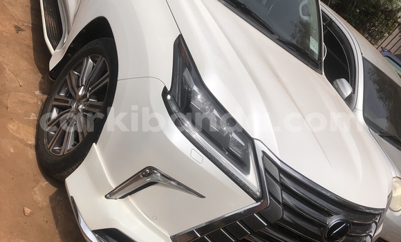 Gura Nshya Lexus LX 570 White Imodoka i Kampala mu Uganda Gura Nshya Lexus LX 570 White Imodoka i Kampala mu Uganda