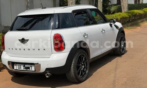 Gura Nshya MINI Cooper White Imodoka i Kampala mu Uganda Gura Nshya MINI Cooper White Imodoka i Kampala mu Uganda