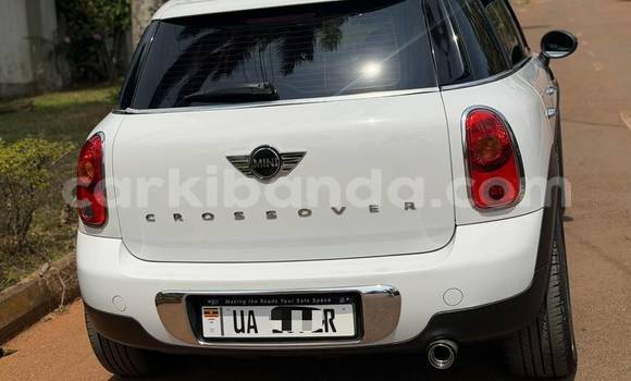 Gura Nshya MINI Cooper White Imodoka i Kampala mu Uganda Gura Nshya MINI Cooper White Imodoka i Kampala mu Uganda