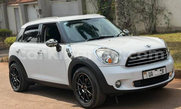Gura Nshya MINI Cooper White Imodoka i Kampala mu Uganda Gura Nshya MINI Cooper White Imodoka i Kampala mu Uganda