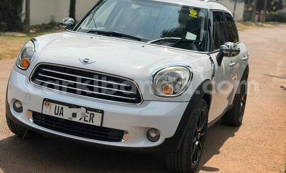 Gura Nshya MINI Cooper White Imodoka i Kampala mu Uganda Gura Nshya MINI Cooper White Imodoka i Kampala mu Uganda