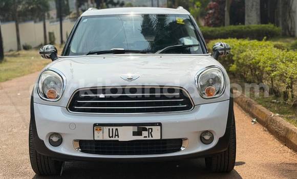 Gura Nshya MINI Cooper White Imodoka i Kampala mu Uganda Gura Nshya MINI Cooper White Imodoka i Kampala mu Uganda