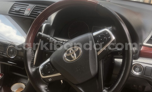 Nunua Mpya Toyota Premio Fedha Gari ndani ya Kampala nchini Uganda Nunua Mpya Toyota Premio Fedha Gari ndani ya Kampala nchini Uganda