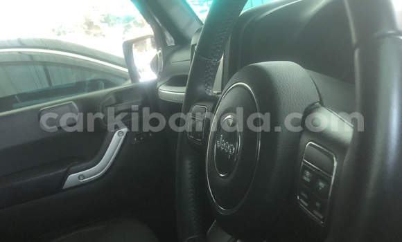 Gura Nshya Jeep Wrangler Black Imodoka i Kampala mu Uganda Gura Nshya Jeep Wrangler Black Imodoka i Kampala mu Uganda