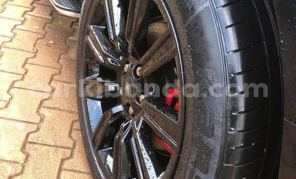 Nunua Mpya Range Rover Range Rover Nyeusi Gari ndani ya Kampala nchini Uganda Nunua Mpya Range Rover Range Rover Nyeusi Gari ndani ya Kampala nchini Uganda