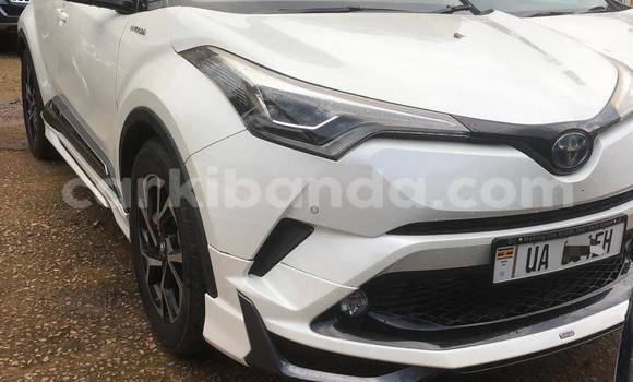 Gura Nshya Toyota C-HR White Imodoka i Kampala mu Uganda Gura Nshya Toyota C-HR White Imodoka i Kampala mu Uganda