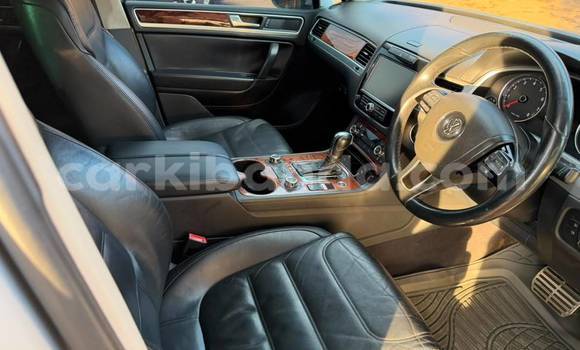 Nunua Mpya Volkswagen Touareg Fedha Gari ndani ya Kampala nchini Uganda Nunua Mpya Volkswagen Touareg Fedha Gari ndani ya Kampala nchini Uganda