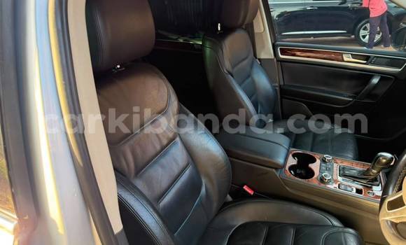Nunua Mpya Volkswagen Touareg Fedha Gari ndani ya Kampala nchini Uganda Nunua Mpya Volkswagen Touareg Fedha Gari ndani ya Kampala nchini Uganda