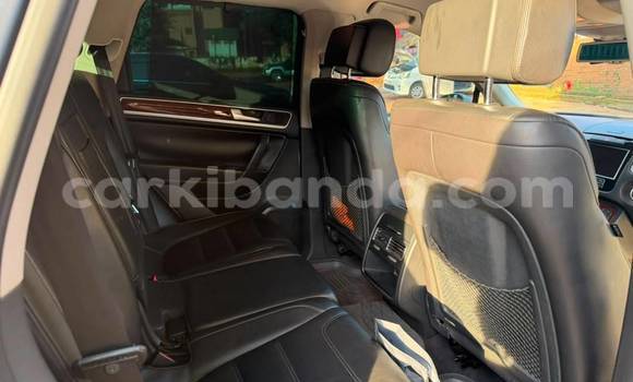 Nunua Mpya Volkswagen Touareg Fedha Gari ndani ya Kampala nchini Uganda Nunua Mpya Volkswagen Touareg Fedha Gari ndani ya Kampala nchini Uganda