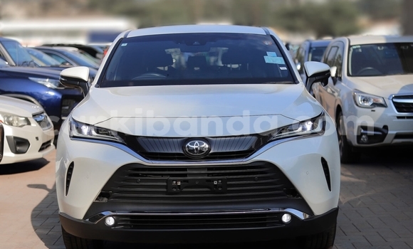 Buy Used Toyota Harrier White Car in Kampala in Uganda Buy Used Toyota Harrier White Car in Kampala in Uganda