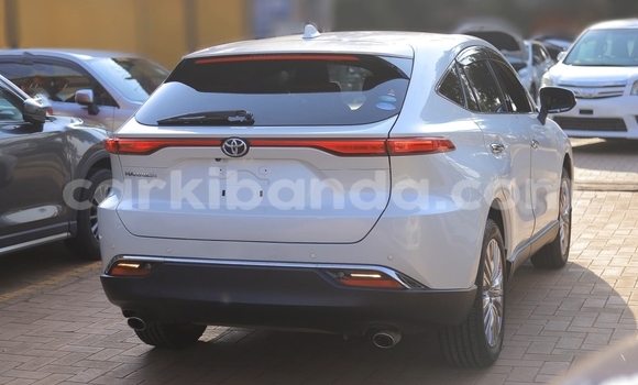 Buy Used Toyota Harrier White Car in Kampala in Uganda Buy Used Toyota Harrier White Car in Kampala in Uganda