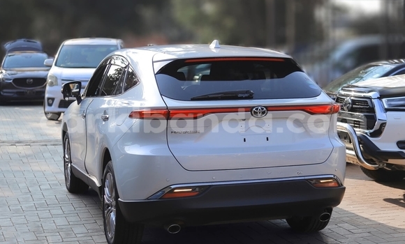 Buy Used Toyota Harrier White Car in Kampala in Uganda Buy Used Toyota Harrier White Car in Kampala in Uganda