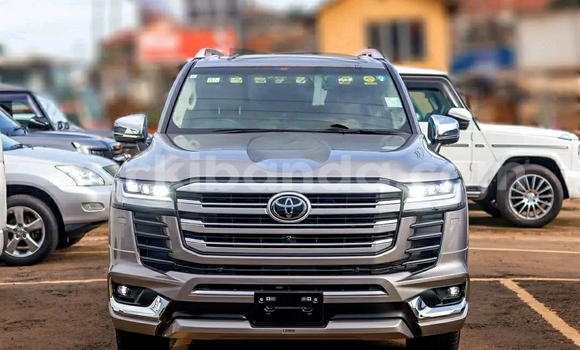Buy Used Toyota Land Cruiser Beige Car in Kampala in Uganda Buy Used Toyota Land Cruiser Beige Car in Kampala in Uganda
