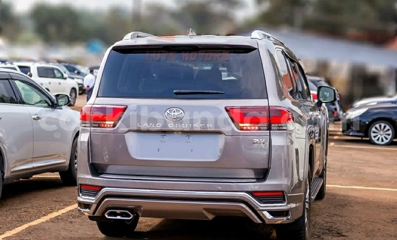 Buy Used Toyota Land Cruiser Beige Car in Kampala in Uganda Buy Used Toyota Land Cruiser Beige Car in Kampala in Uganda