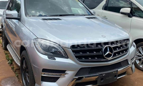 Gura Yakoze Mercedes‒Benz ML–Class Silver Imodoka i Kampala mu Uganda