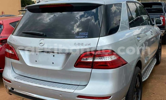 Gura Yakoze Mercedes‒Benz ML–Class Silver Imodoka i Kampala mu Uganda Gura Yakoze Mercedes‒Benz ML–Class Silver Imodoka i Kampala mu Uganda